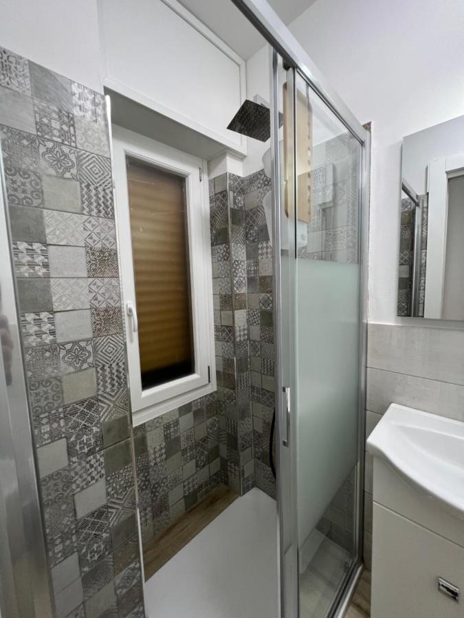 Ali Baba Rooms Специя Екстериор снимка
