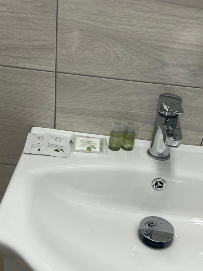 Ali Baba Rooms Специя Екстериор снимка