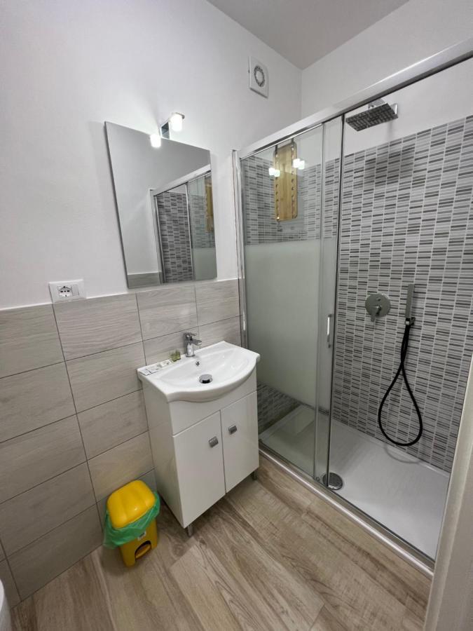 Ali Baba Rooms Специя Екстериор снимка